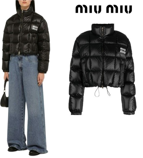 미우미우 여성 클래식 로고 나일론 크롭 숏패딩 (블랙)