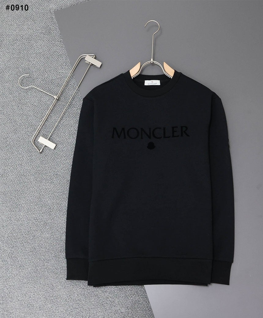몽클레어 엠보로고 패치 맨투맨
