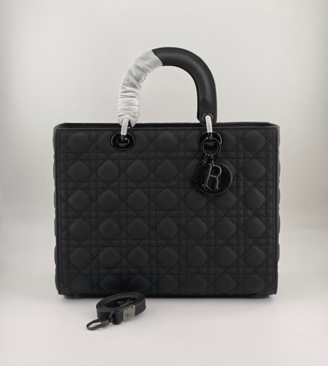 디올 LADY DIOR 울트라 매트 블랙 레이디 까나쥬 라지 토트백