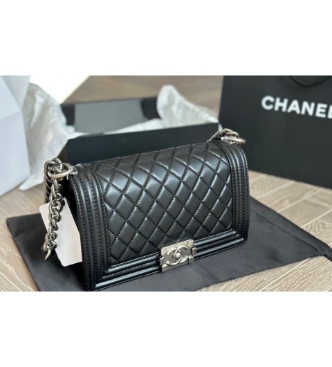 샤넬 보이 플랩백 은장 미듐