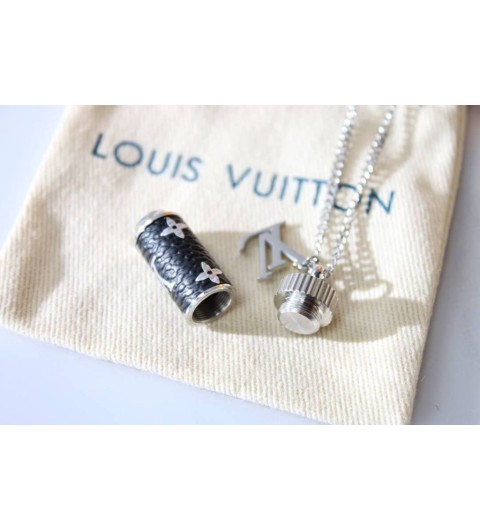 루이비통 참스 목걸이 모노그램 이클립스