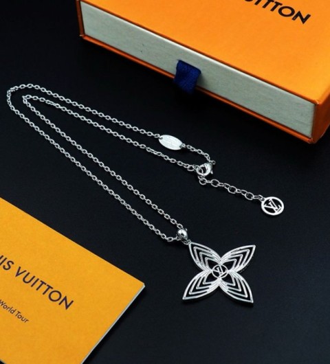 루이비통 2025 M01952 LV 플라워 스터드 목걸이 넥클리스