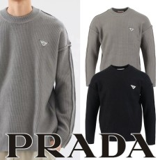 프라다 클래식 트라이앵글 자수 램스울 니트 (2color)