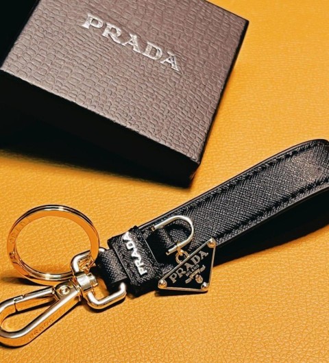 프라다 사피아노 트라이앵글 로고 키링 블랙 골드