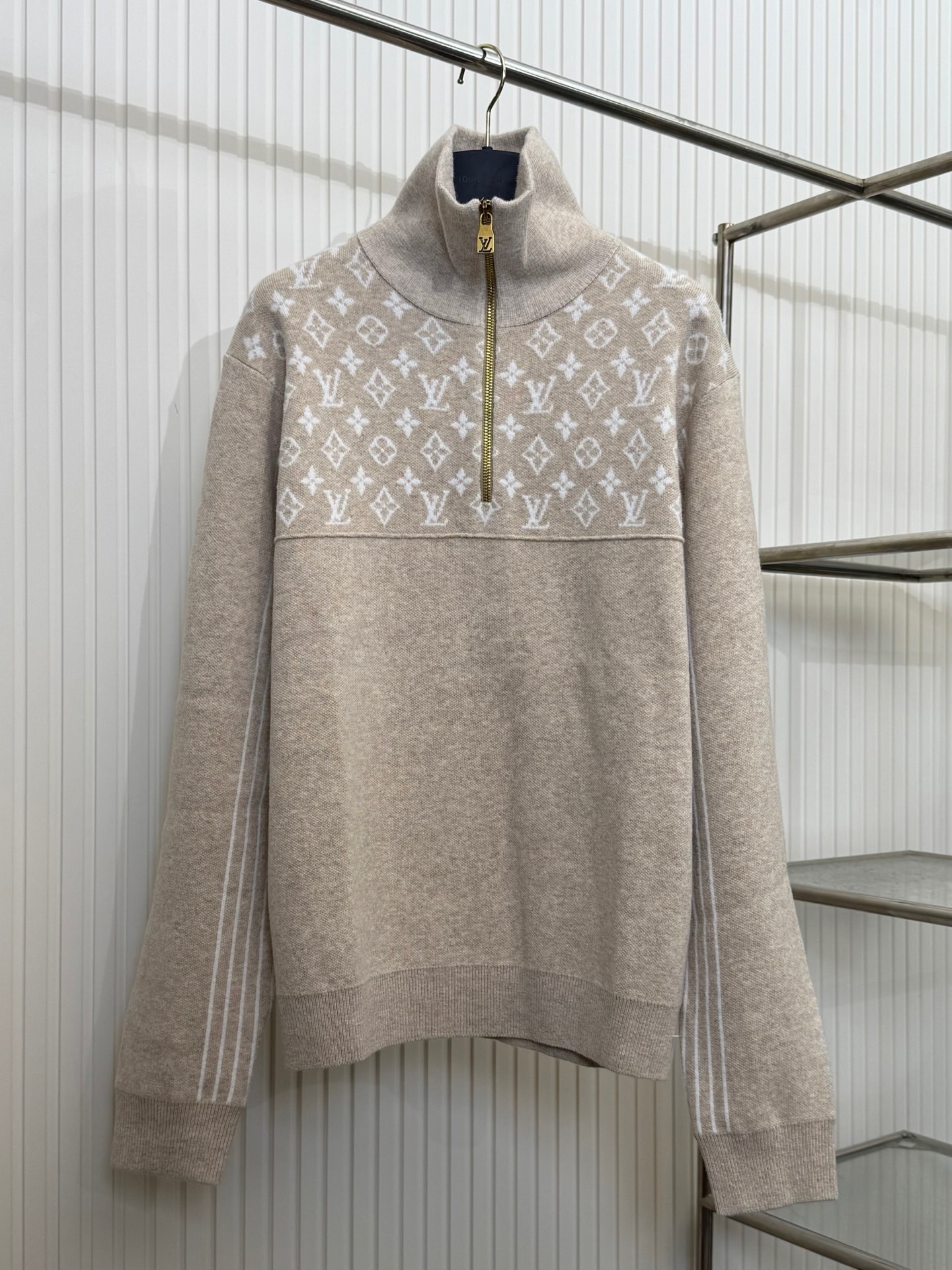 루이비통 하프 집업 풀오버 니트