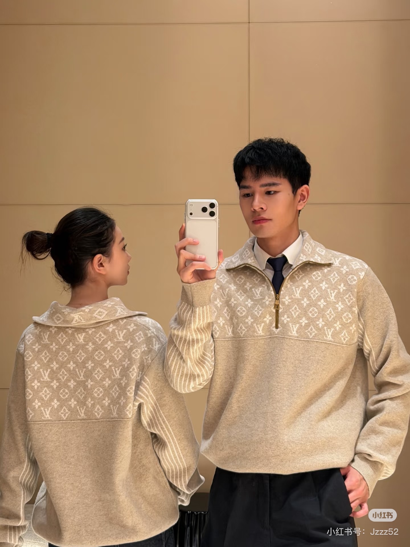 루이비통 하프 집업 풀오버 니트