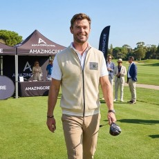 어메이징크리 빅 스컬 니트 집업 베스트 - 2 Color