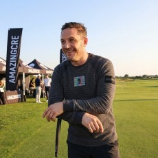 어메이징크리 아코디오 스트라이프 플리스 라운드 티셔츠 - 2 Color