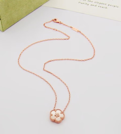 반클리프 럭키 스프링 펜던트, 플럼 블로썸