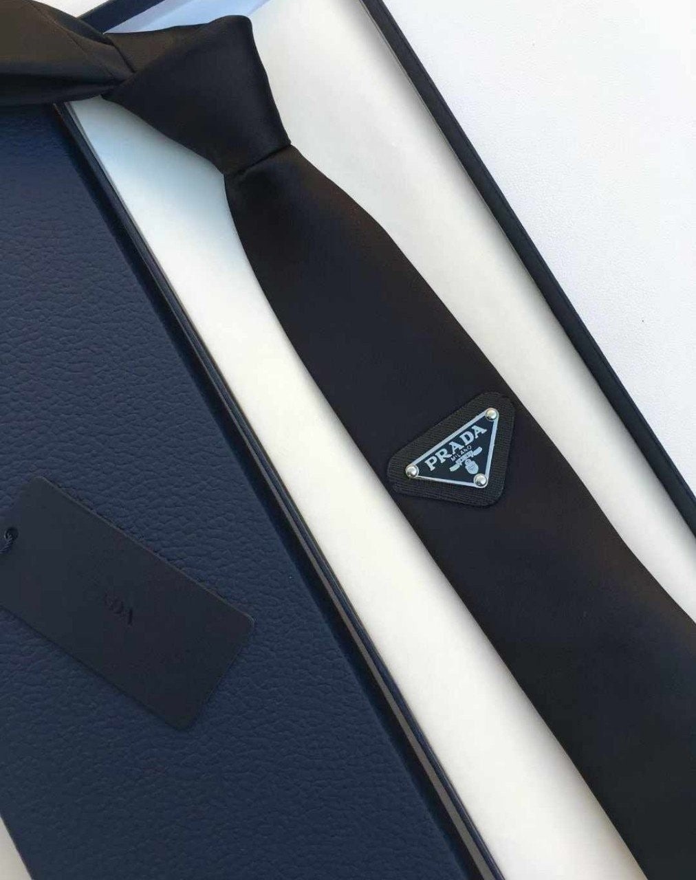 프라다 삼각로고 실크 넥타이