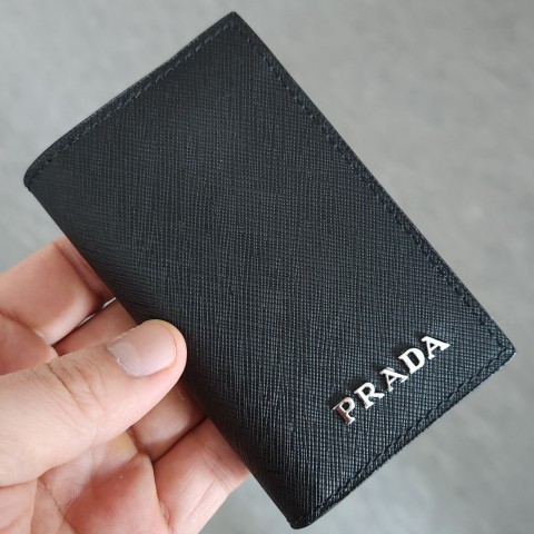 프라다 레터링 로고 카드지갑
