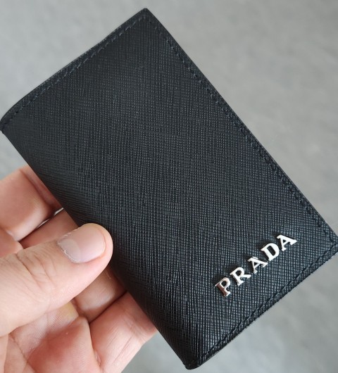 프라다 레터링 로고 카드지갑