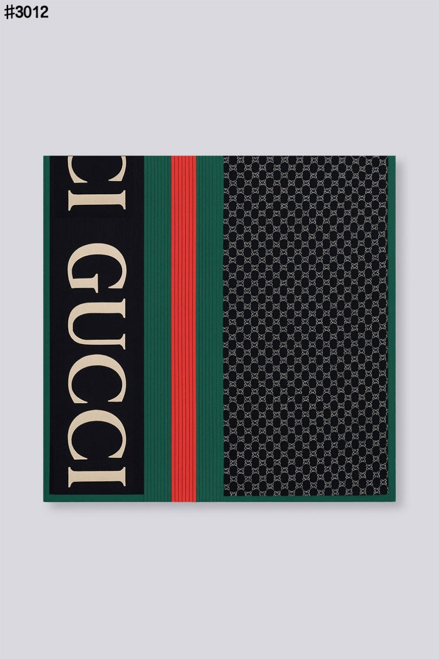 구찌 GG 슈프림 실크 숄 스카프