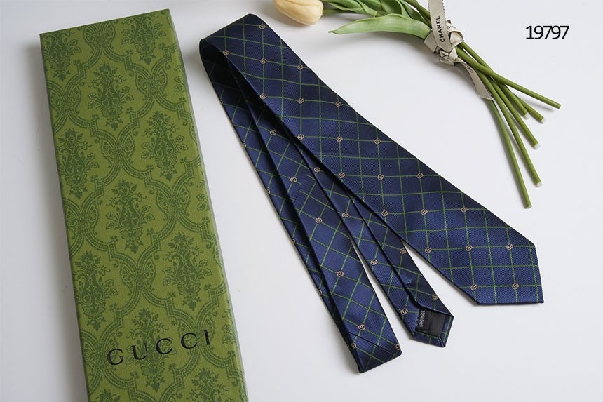 구찌 GG 다이아 패턴 타이