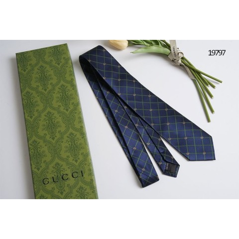 구찌 GG 다이아 패턴 타이