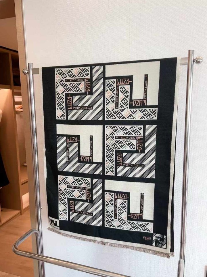 펜디 캐시미어 숄 머플러 - 2 Color