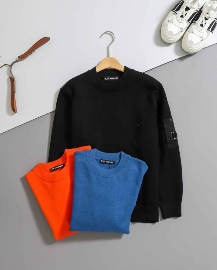 CP 컴퍼니 로고 패치 크루넥 코튼 니트 스웨터 - 3 Color
