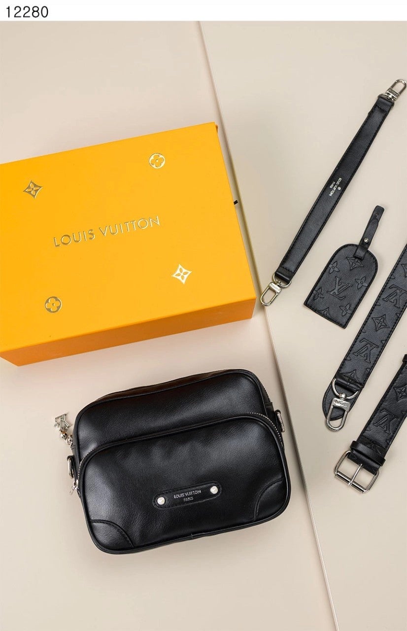 루이비통 닐 블랙 크로스백