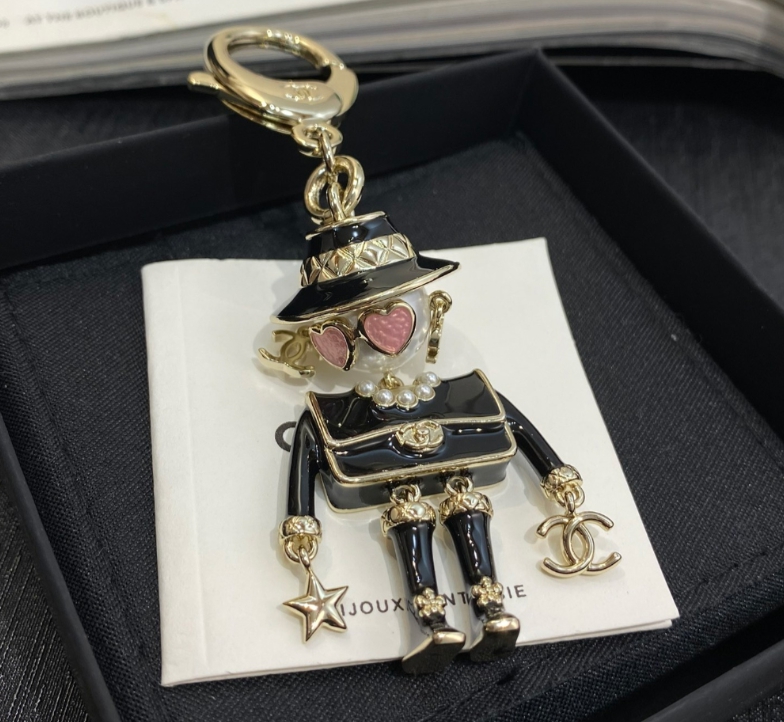 샤넬 코코 마드모아젤 에나멜 키링 -블랙-