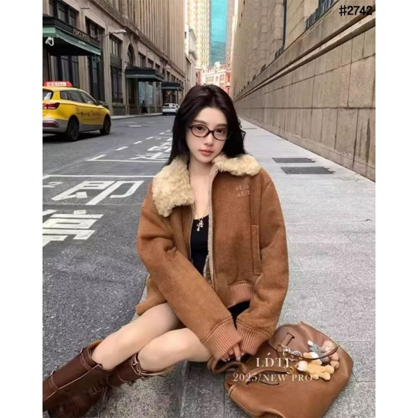 미우미우 여성 셔링 트리밍 크롭 스웨이드 자켓-레플리카 사이트 쇼핑몰