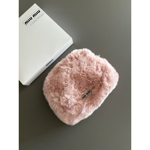 미우미우 퍼 파우치백