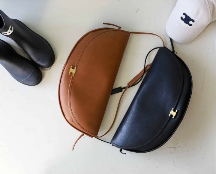 셀린느 하프문 소프트 트리옹프 백 - 2 Color